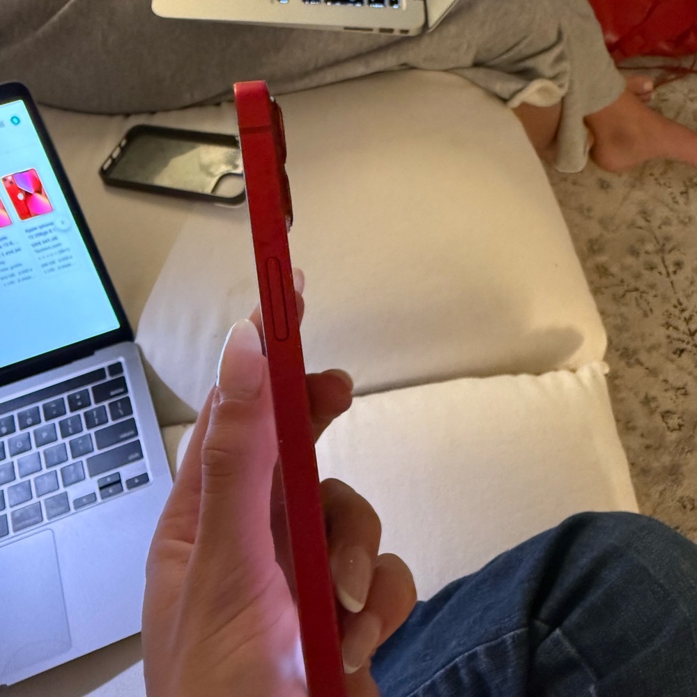 Apple iPhone - Red - Picture 9 of 11